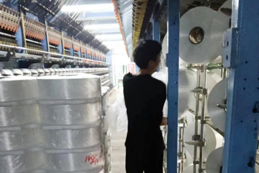 Área para colgar cables de producción DTY